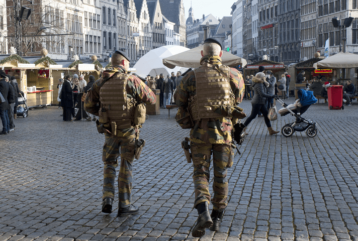 Policías en Amberes, Bélgica. (AP, archivo)