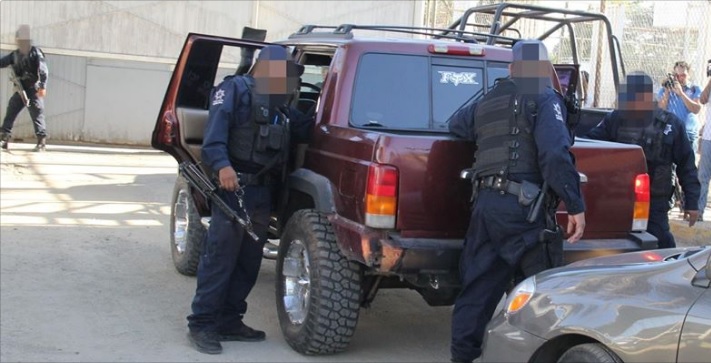 Policías estatales refuerzan la seguridad en el penal de Aguaruto, Sinaloa; fuerzas federales toman el control del exterior del penal (Twitter @sspsinaloa1)