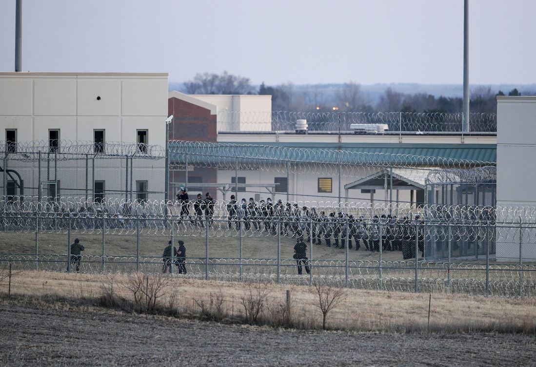 Los disturbios ocurridos al interior del Instituto Correccional Tecumseh State involucraron a unos 40 reclusos. (AP)