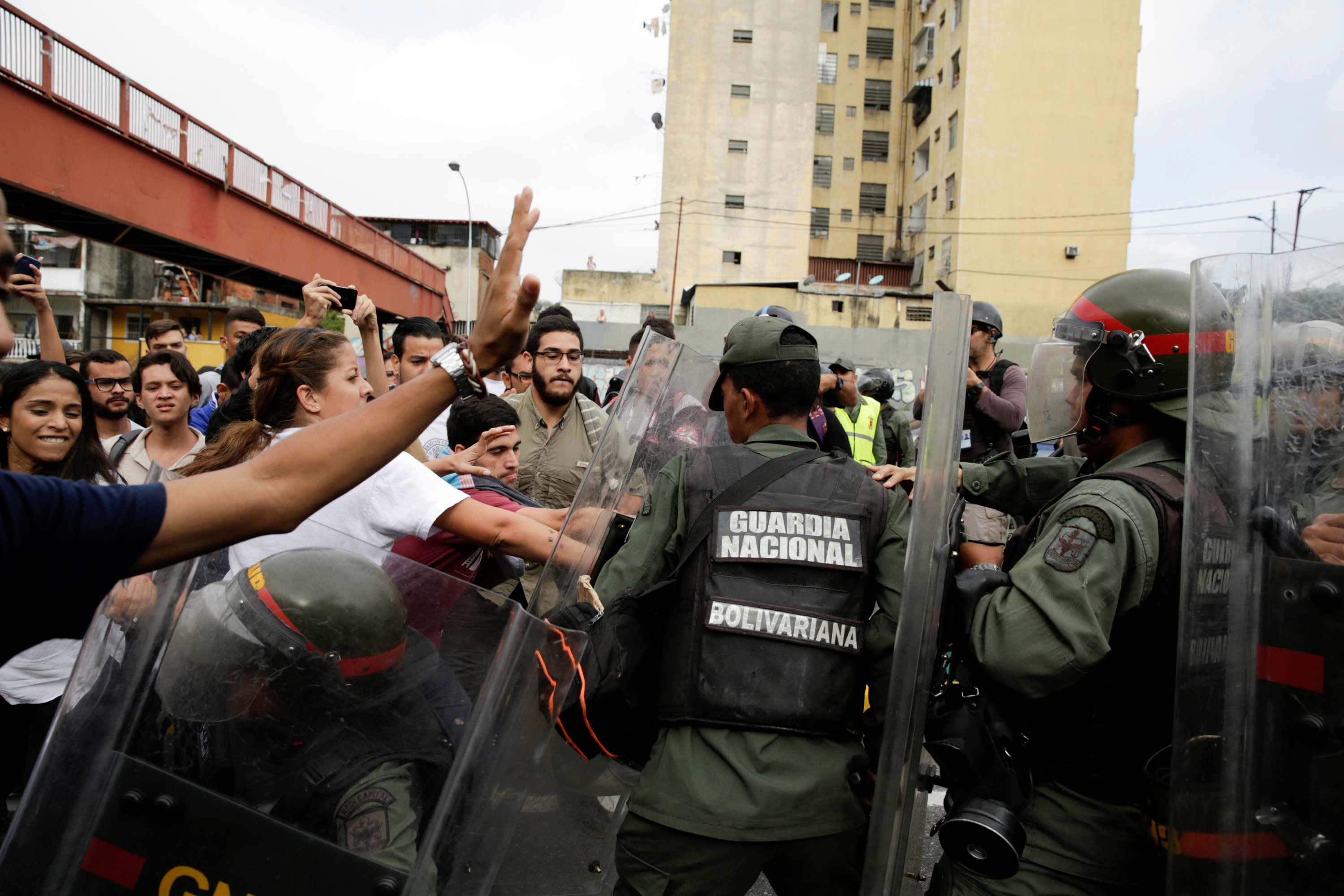 Opositores se manifiestan en rechazo al gobierno de Nicolás Maduro en Venezuela (Reuters)