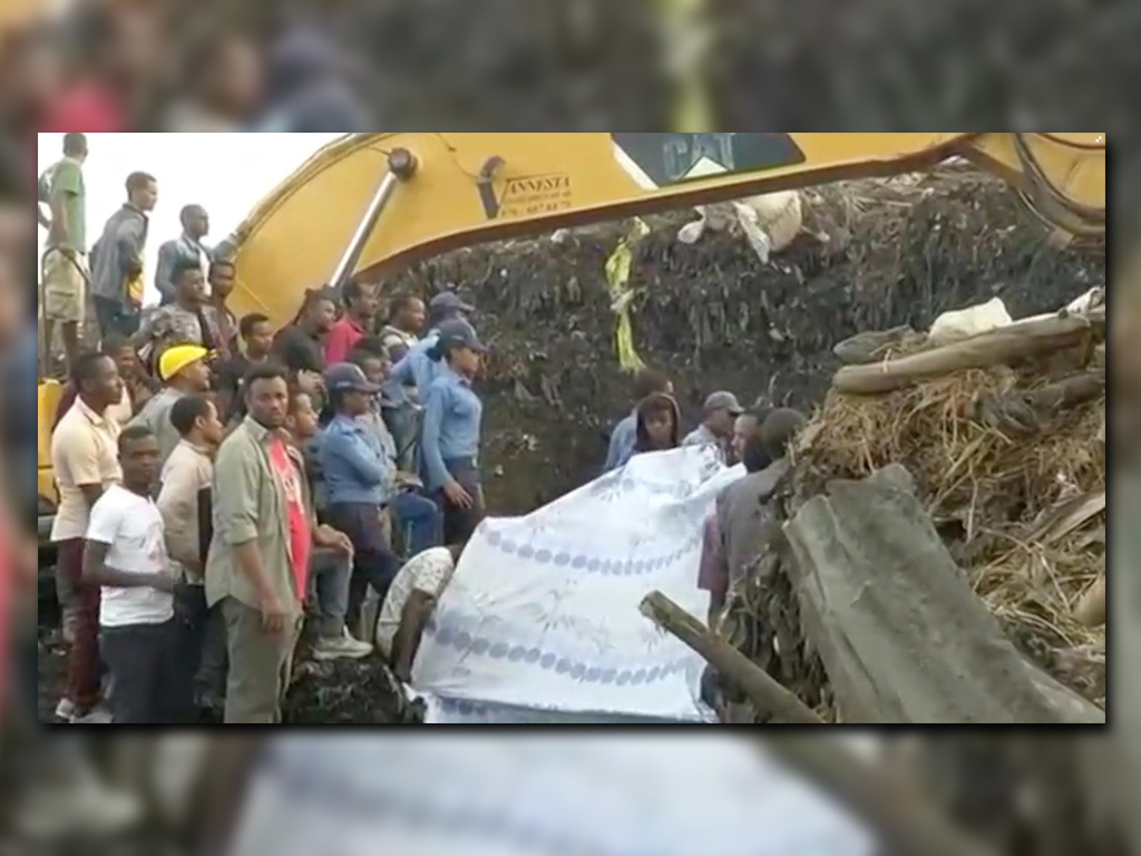 Remueven escombros en basurero de Etiopía tras derrumbe (Reuters)