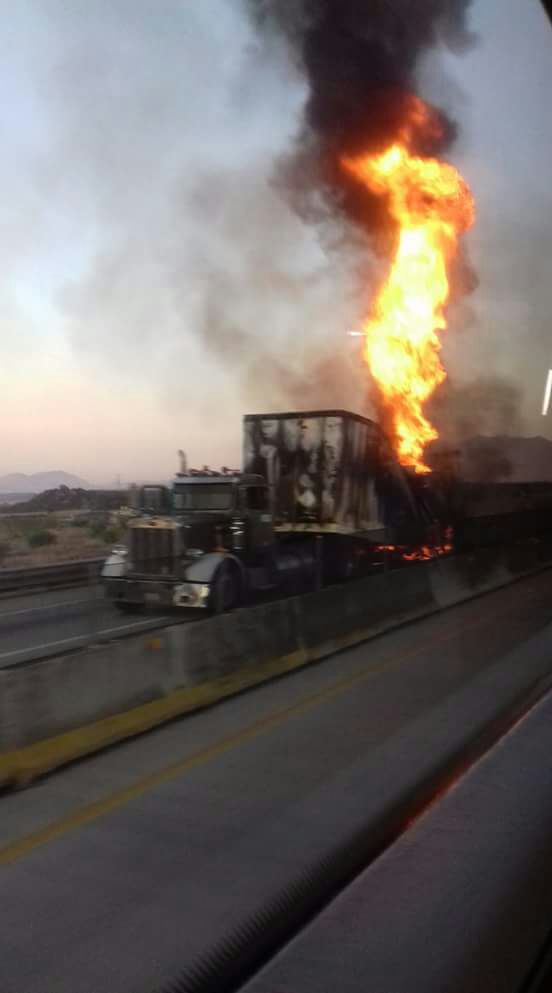 Se incendia tráiler con combustible robado en Jalisco (Noticieros Televisa)