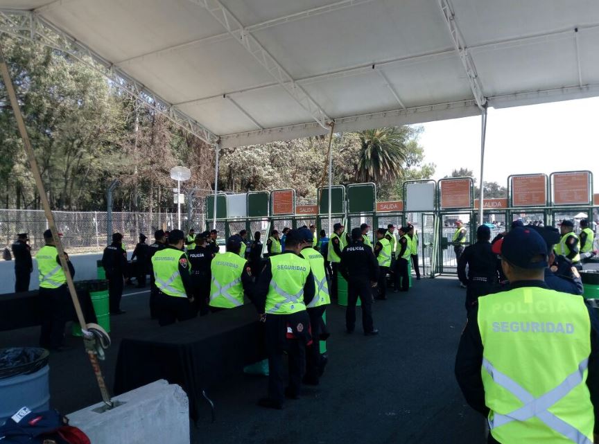 Elementos de la Secretaría de Seguridad Pública de la Ciudad de México resguardan la seguridad en las inmediaciones del Foro Sol para el concierto de Metallica. (@SSP_CDMX)
