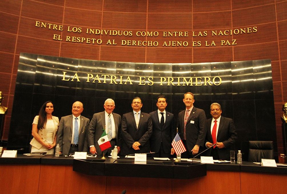 Los integrantes de la 12° delegación binacional anual de la Cámara de Comercio Regional de San Diego, firmaron un convenio de cooperación con el Senado mexicano. (Twitter @SDChamber)