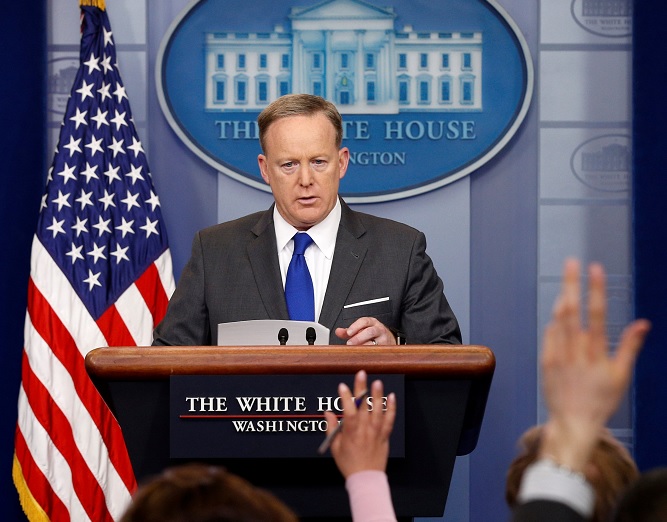 El portavoz de la Casa Blanca, Sean Spicer, sostiene una reunión informativa en la Casa Blanca en Washington, Estados Unidos (Reuters)