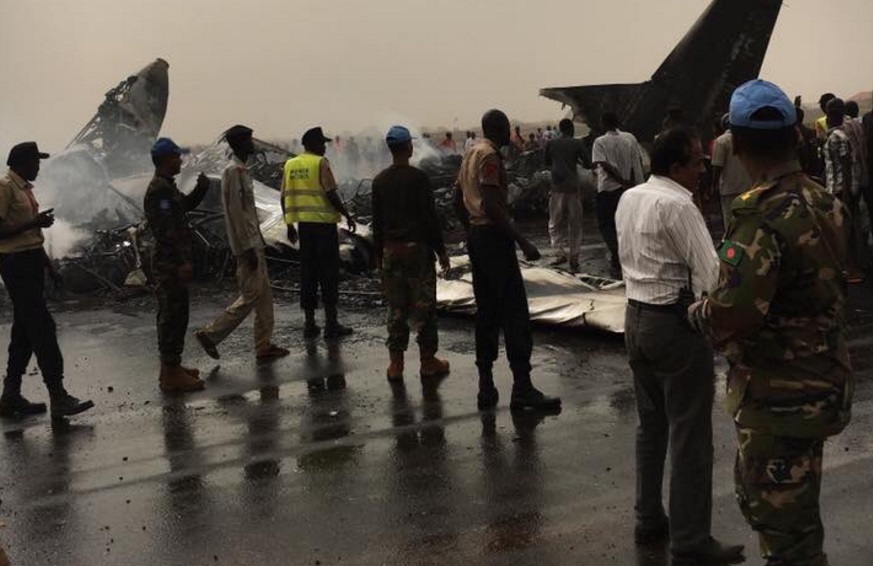 Un avión de pasajeros se estrelló e incendió en el Aeropuerto de Wau, en el noroeste de Sudán del Sur (Twitter‏ @ceoafrica)
