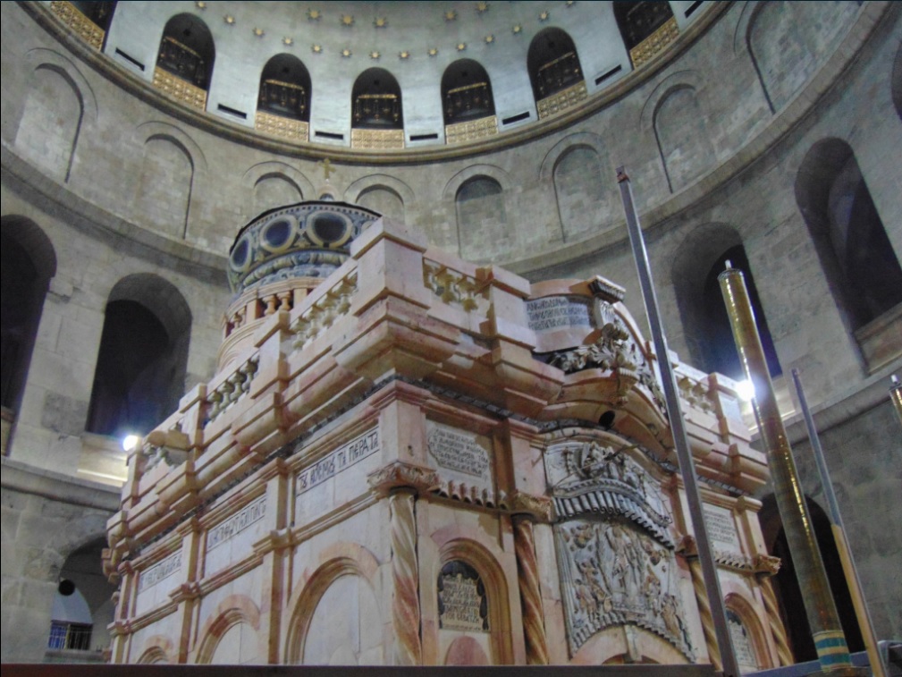 Restauración en la Iglesia del Santo Sepulcro en Jesuralén, lugar donde se encuentra la Tumba de Jesucristo (Twitter @TheresaSull2xx)