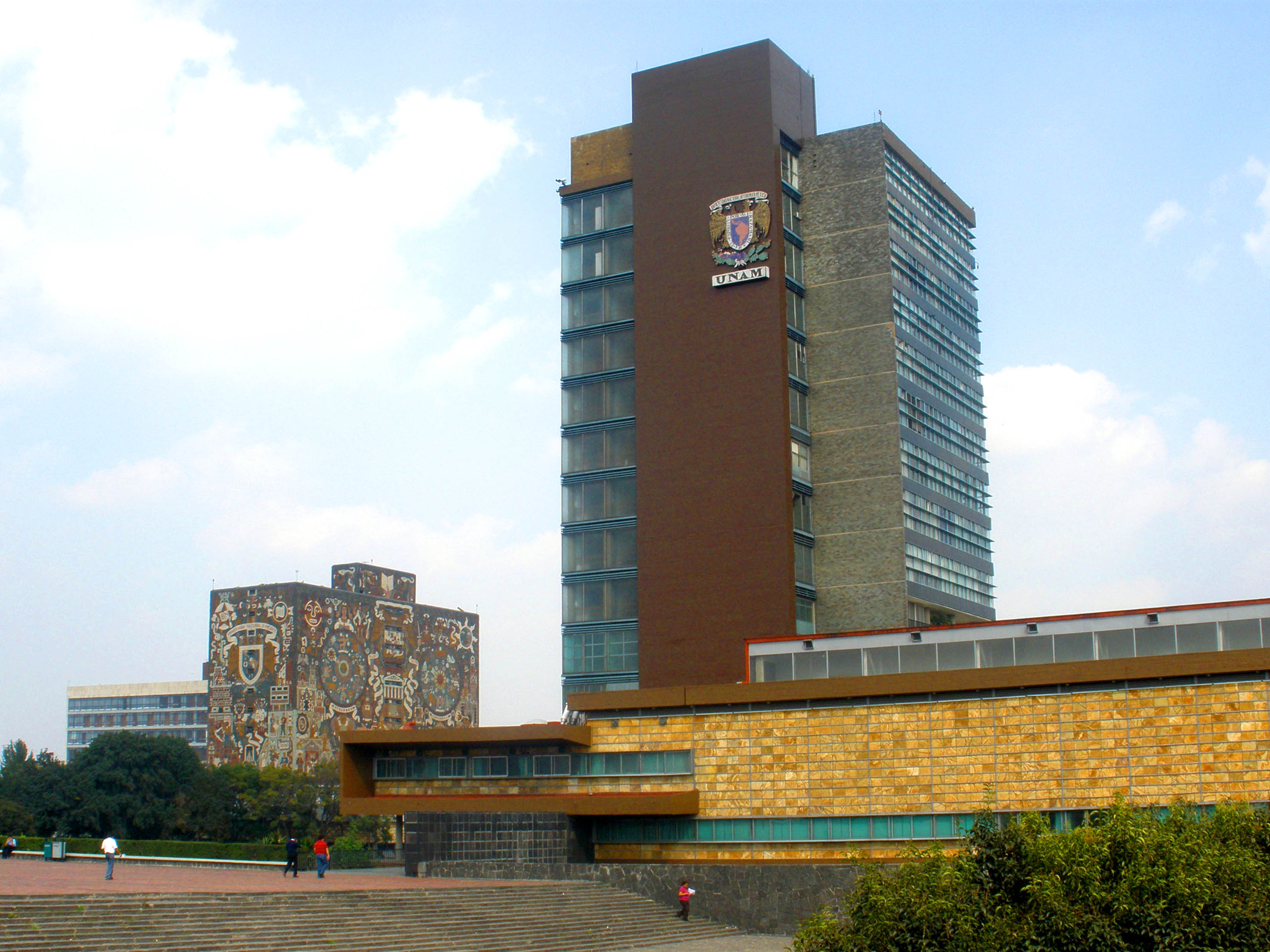 Rectoría y Biblioteca Central de la UNAM; la institución capta más de 5 mil millones de pesos de ingresos durante el 2016 (dgcs.unam.mx)