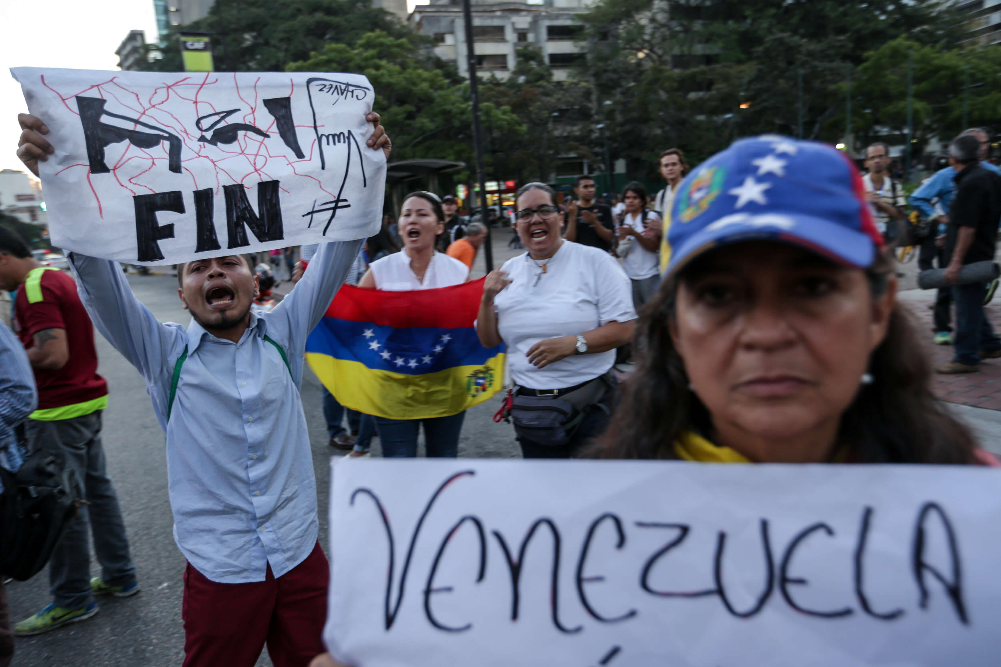 Venezolanos salieron a protestar en contra del Tribunal Supremo de Justicia en Caracas, Venezuela. (AP)