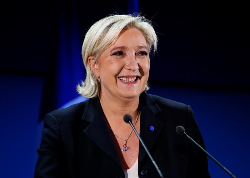 La ultraderechista Marine Le Pen ofrece un discurso a sus militantes (EFE)