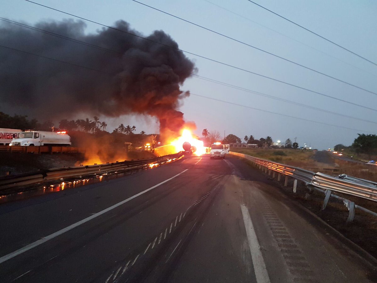 Policía Federal informa que se registra un accidente en el kilómetro 39+500 de la autopista Cosoleacaque. (Twitter/@PoliciaFedMx)