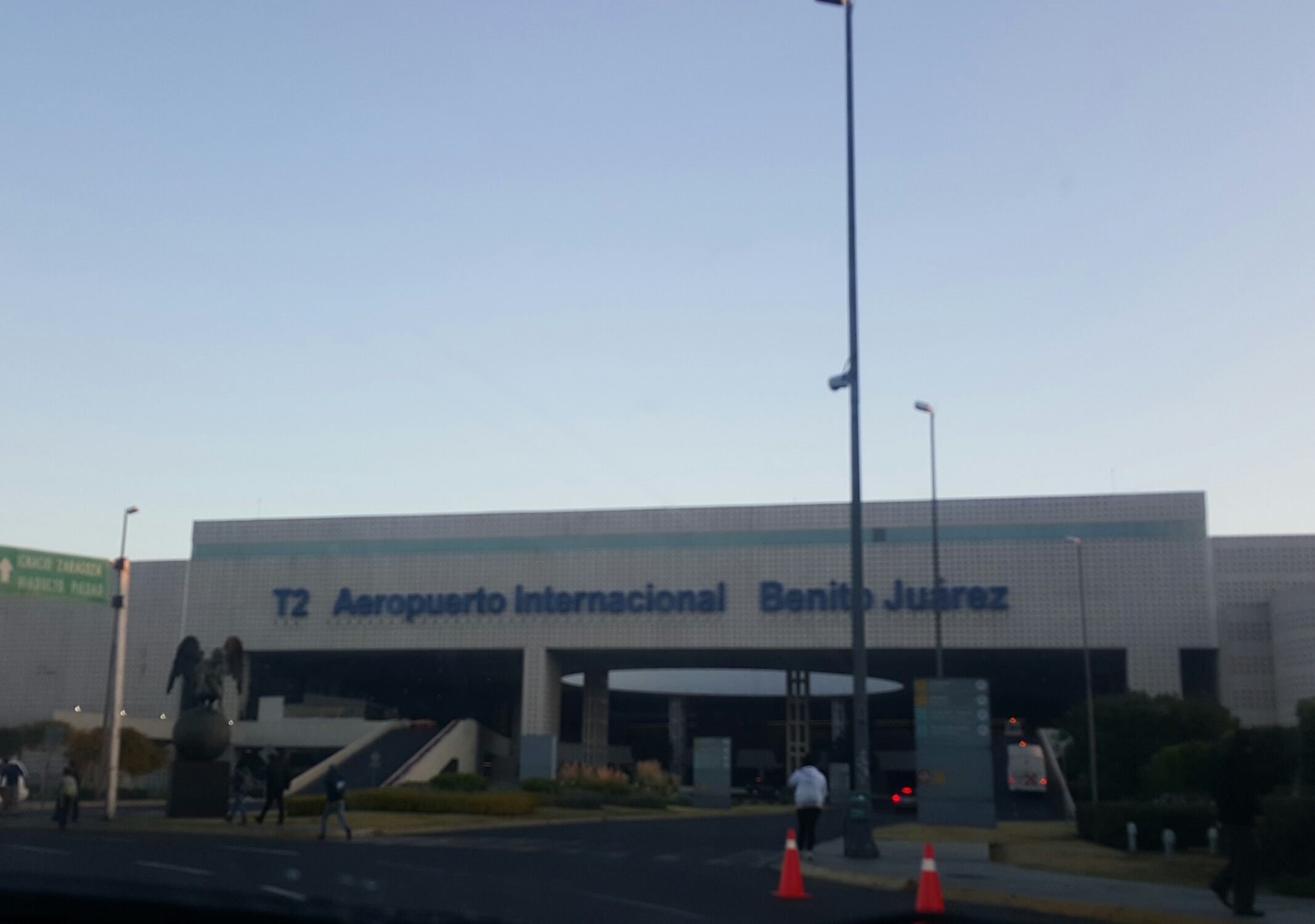 El nuevo programa del SAT de revisión a pasajeros arranca en la Terminal 2 del AICM. (Noticieros Televisa)