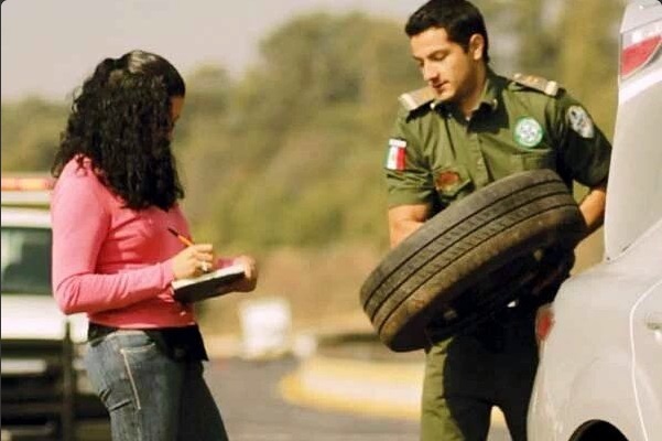 Personal de los Ángeles Verdes brinda atención a paseante (Twitter @AngelesVerdesMX)