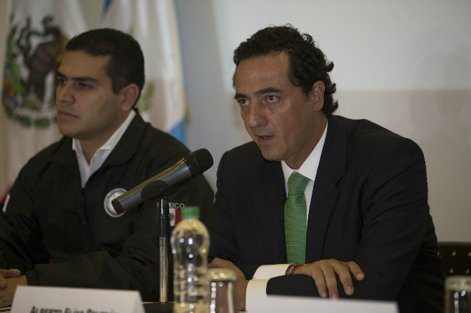 Alberto Elías Beltrán, subprocurador Jurídico y de Asuntos Internacionales de la PGR detalla las acciones del Gobierno de México ante la detención de Javier Duarte (AP)