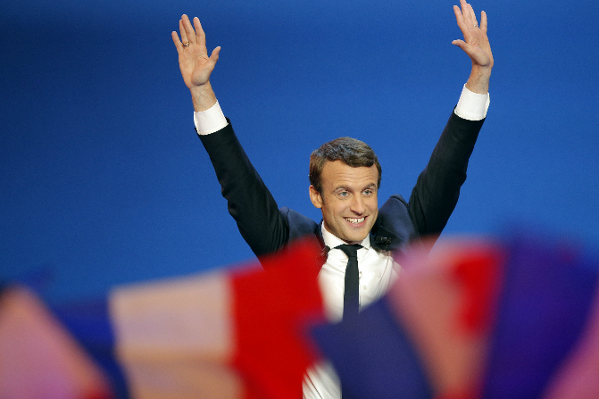 Macron dijo que en un año cambió la cara de la política francesa (AP)