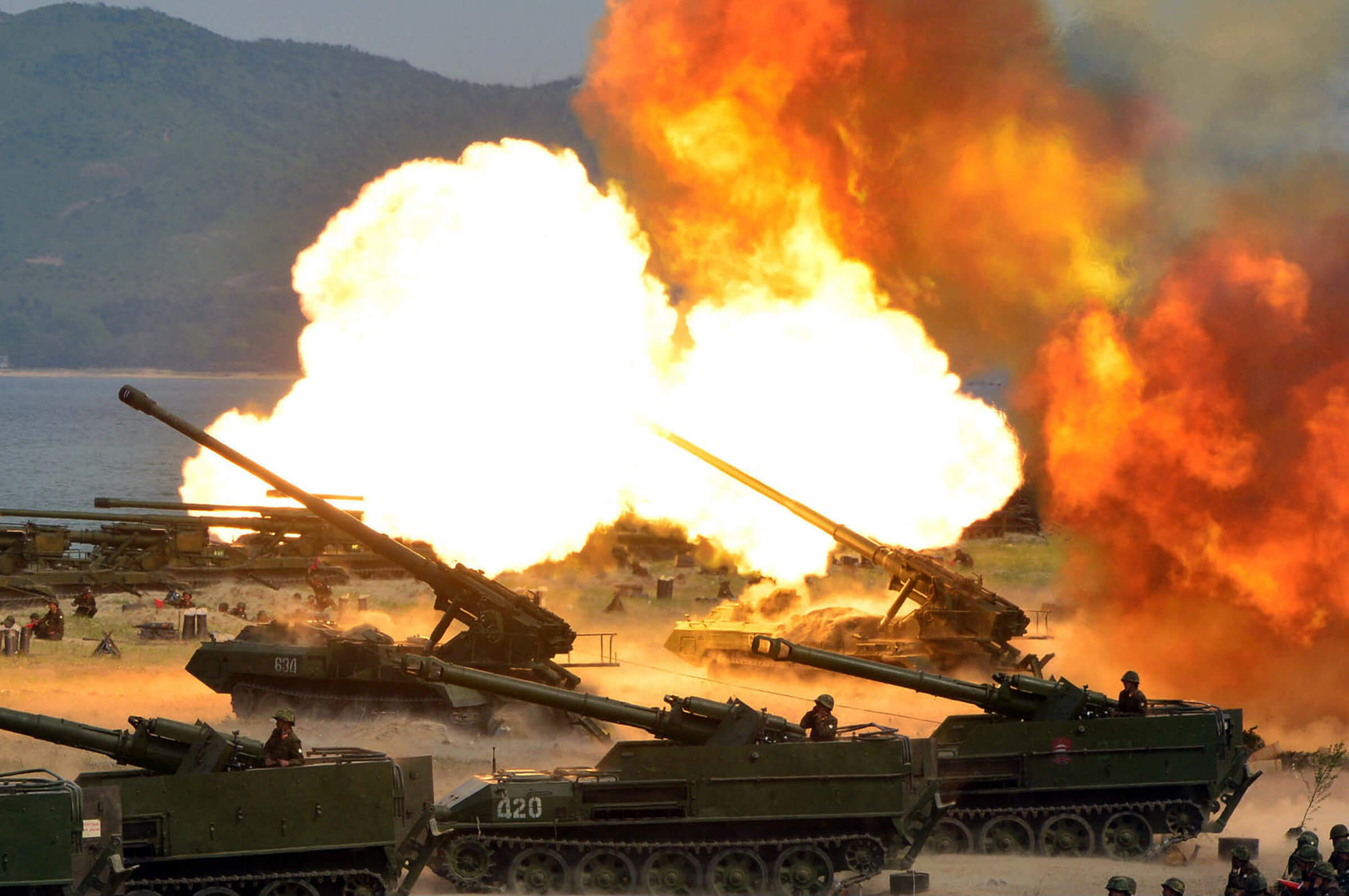 Corea del Norte hace una "Demostración Combinada de Fuego". (AP)