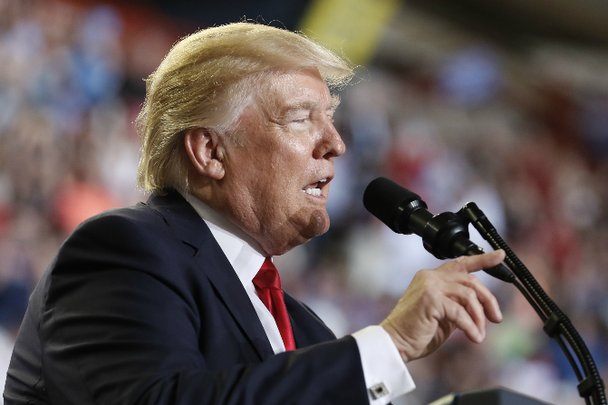 Trump se mofa de la cena de corresponsales de Washington (AP)