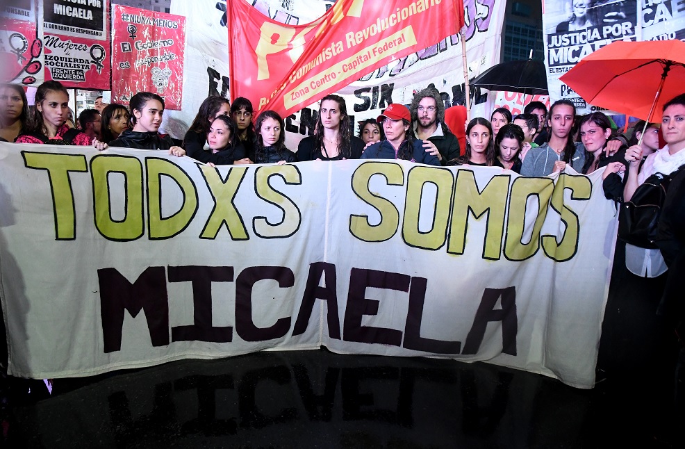 En el Obelisco de la Ciudad de Buenos Aires, Argentina, la gente reclama justicia para Micaela García (EFE)