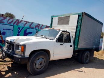 Agentes estatales detectaron una camioneta cargada con 11 contenedores con capacidad para 200 litros cada uno (Twitter @ElInformativoH1)