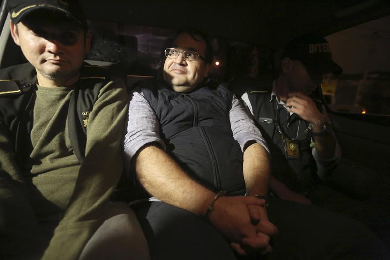 Javier Duarte, tras ser detenido en Panajachél, Guatemala. (EFE, archivo)