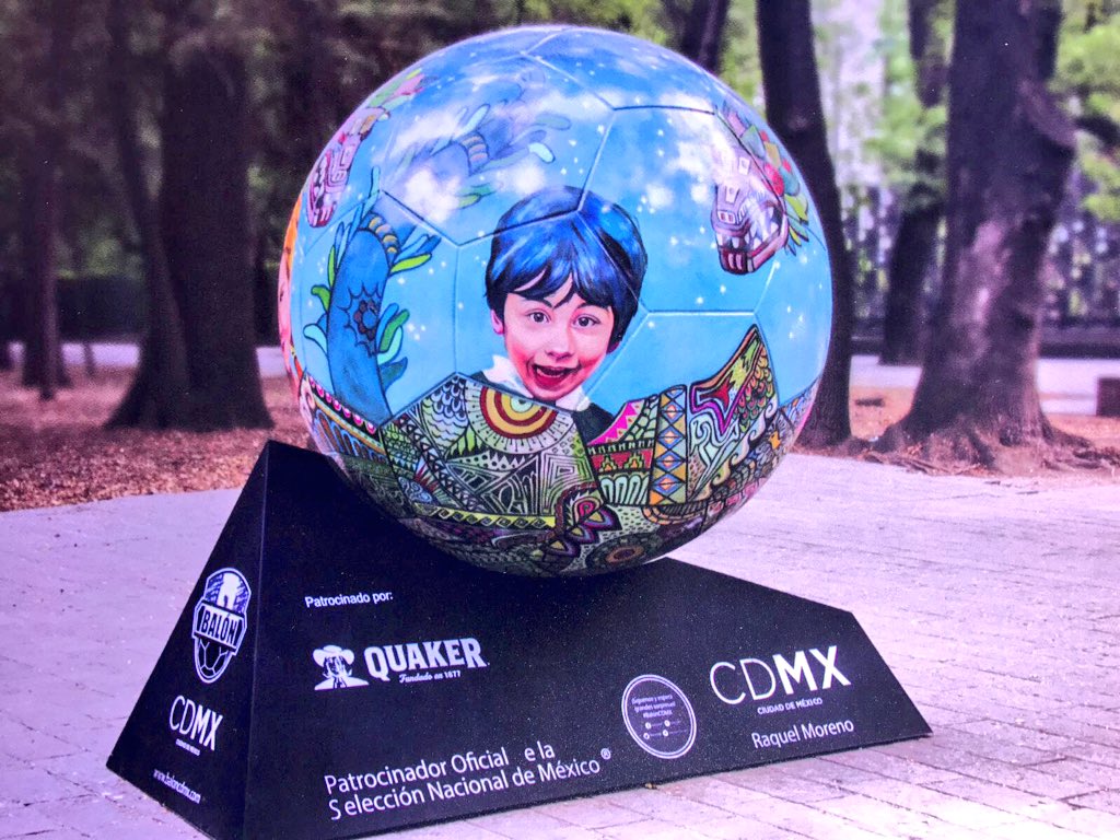 Balón monumental expuesto en la CDMX. (Twitter @TeletonMexico)