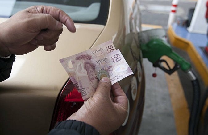 En la Ciudad de México, a partir del jueves pasado y hasta el próximo martes, el costo de la gasolina Magna tiene un costo de entre 16.18 y 16.24 pesos (Getty Images)