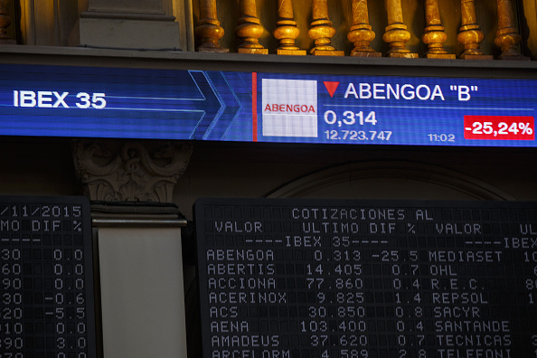 Tablero electrónico con resultados de la Bolsa de Madrid. (Getty Images)