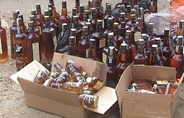 Las botellas quedaron a disposición de Ministerio Público Federal. (Twitter @lopezdoriga)