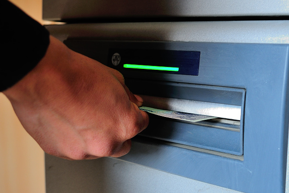Usuarios de la banca tendrán a su disposición la red de cajeros automáticos. (Getty Images)