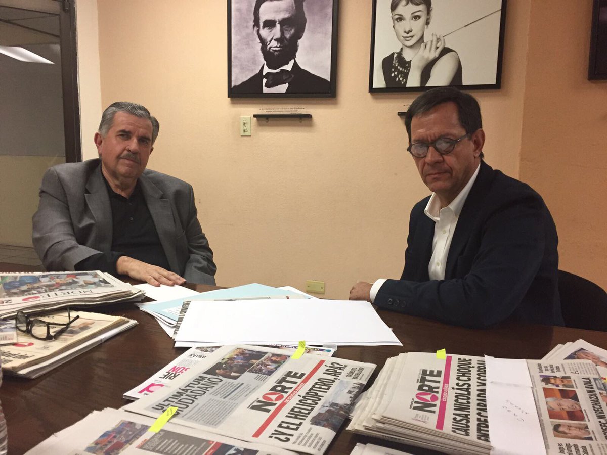 Óscar Cantú Murguía, director del periódico Norte, y Roberto Campa , subsecretario de Derechos Humanos de la Segob. (Twitter: @1campa)