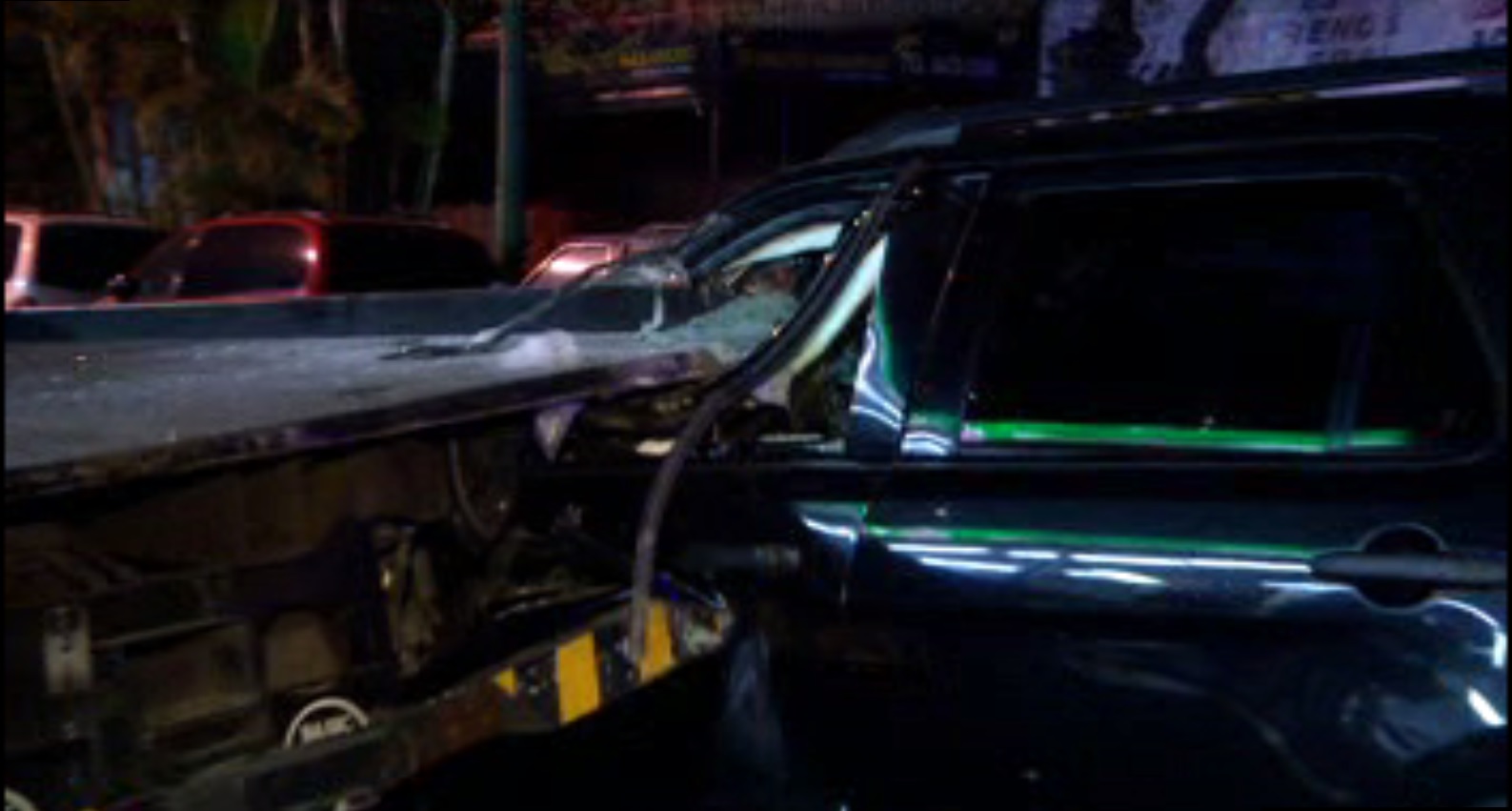 Camioneta se impacta contra una grúa en Eje Central Lázaro Cárdenas (Noticieros Televisa)