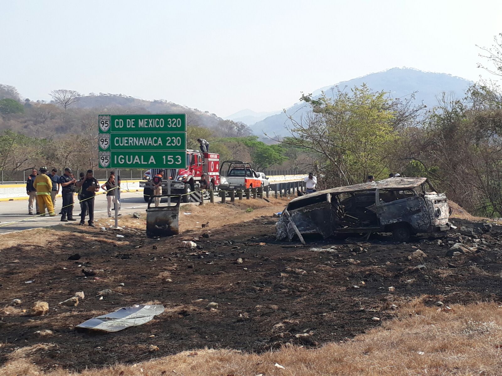 Choque entre camioneta y tráiler en Chilpancingo deja cuatro muertos. (Noticieros Televisa)