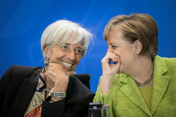 Christine Lagarde, directora gerente del FMI, y Angela Merkel, canciller alemana. (Getty Images)