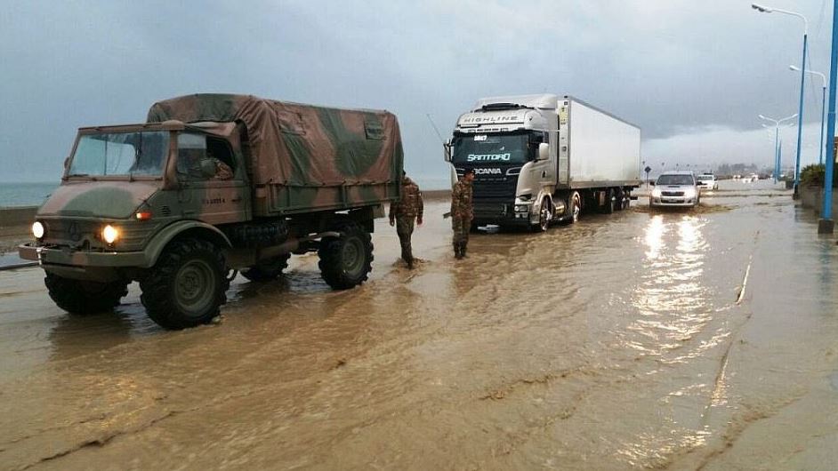 Unas 1,300 personas siguen evacuadas en la localidad de Chubut. (@JulioMartinezLR /Archivo)
