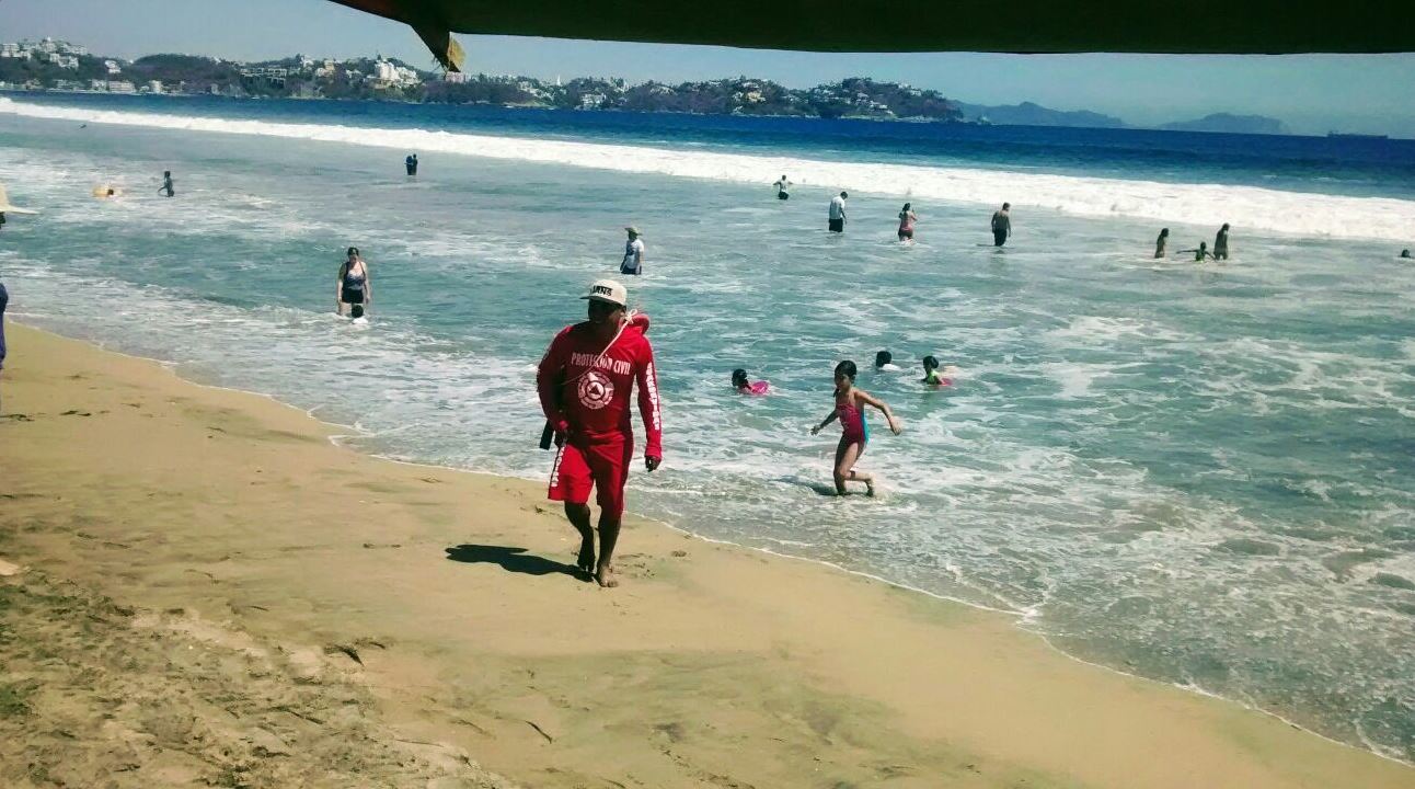 Durante la semana de Pascua el saldo permanece blanco en playas, sin embargo, los guardavidas han rescatado a 120 bañistas, la mayoría en Manzanillo. (Twitter@PC_Colima)