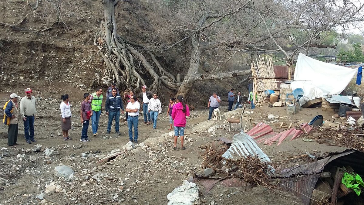 Continúa la búsqueda de persona desaparecida en Teotitlán de Flores Magón, Oaxaca luego de lluvias. (Twitter @CEPCO_GobOax)