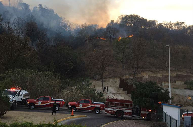 Controlan incendio en el Cerro Bugambilias. (Twitter @CONAFOR)