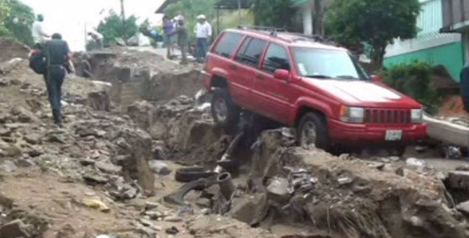 Lluvia provoca deslave en Coatzacoalcos, Veracruz (Noticieros Televisa)