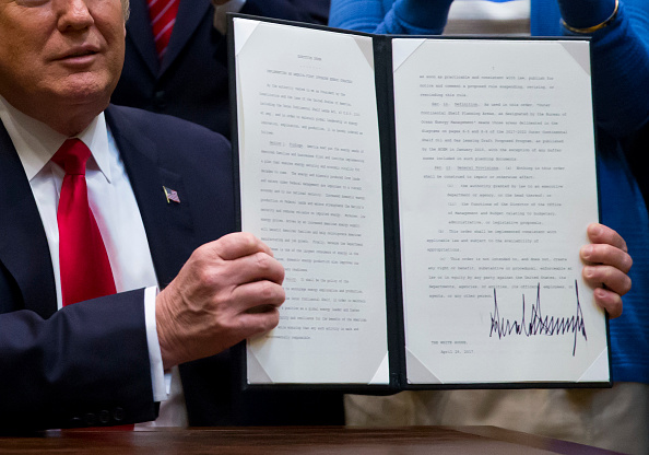 Donald Trump firmó una orden ejecutiva en materia energética. (Getty Images)