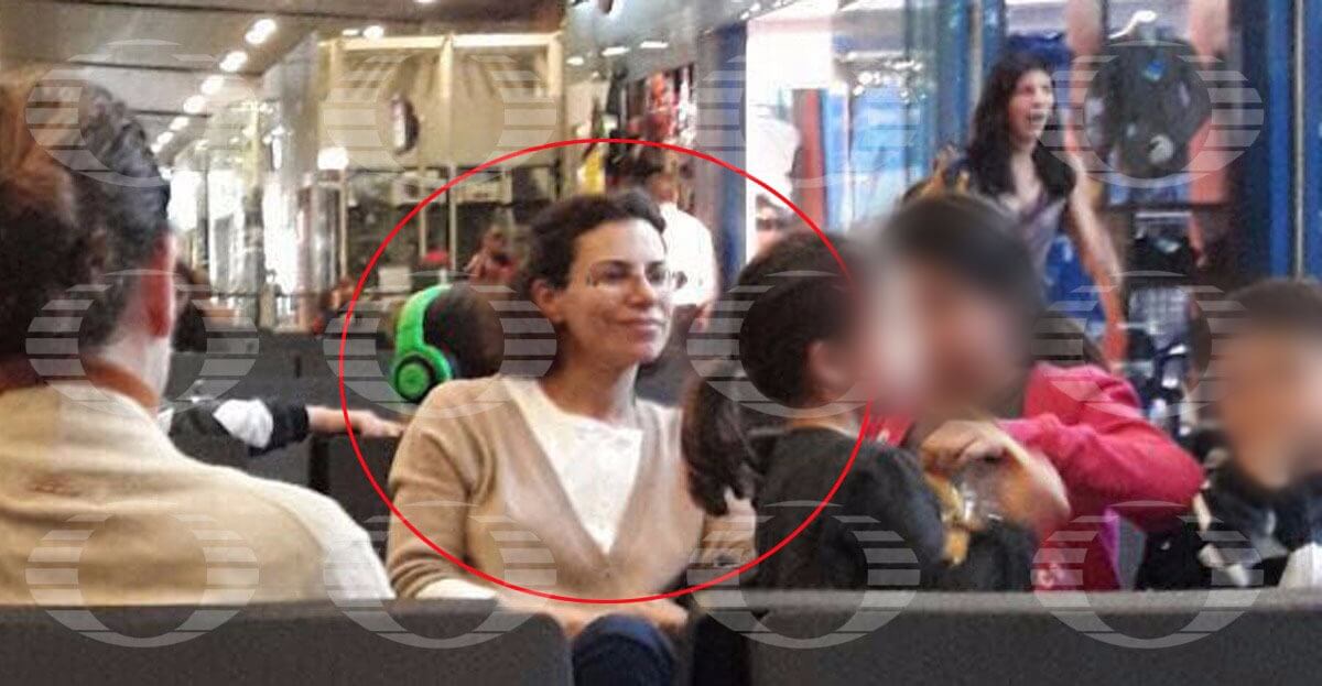 Karime Macías, esposa de Javier Duarte, e hijos fueron captados en un aeropuerto. (Noticieros Televisa)