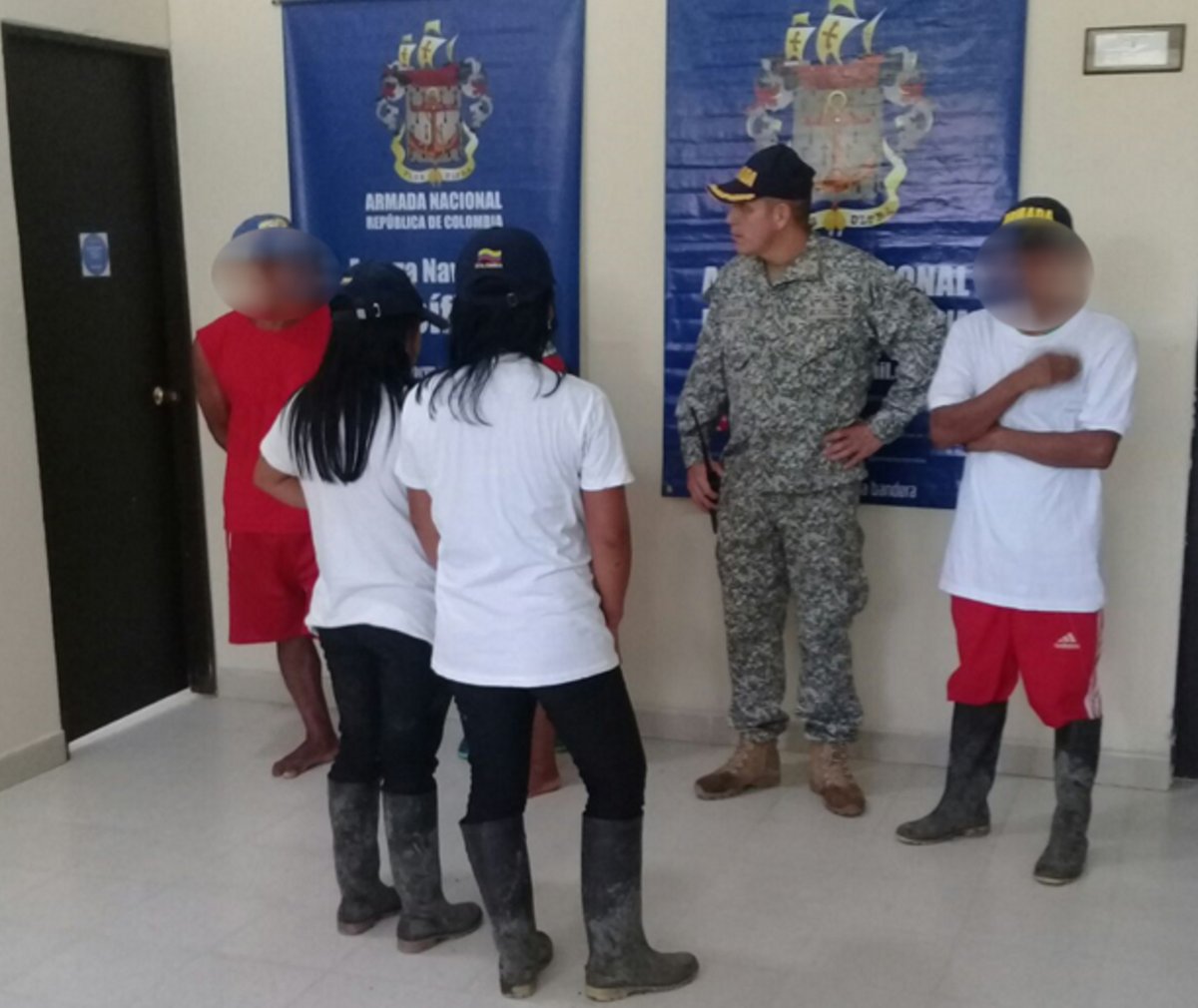 El Comité Internacional de la Cruz Roja recibió a las 5 personas retenidas por grupos armados de Colombia.