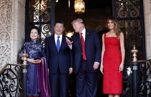 El mandatario chino, Xi Jinping, se reúne con su homólogo de Estados Unidos, Donald Trump, en Mar-a-Lago.