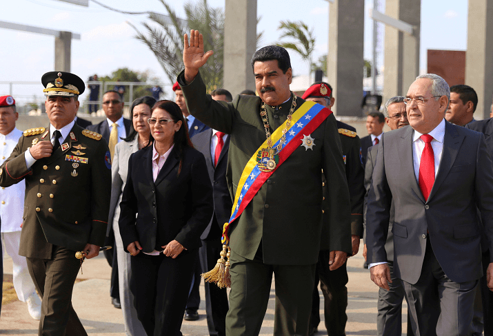 El presidente de Venezuela, Nicolás Maduro, a su llegadan a la comunidad de San Félix, del estado Bolívar. (Reuters)