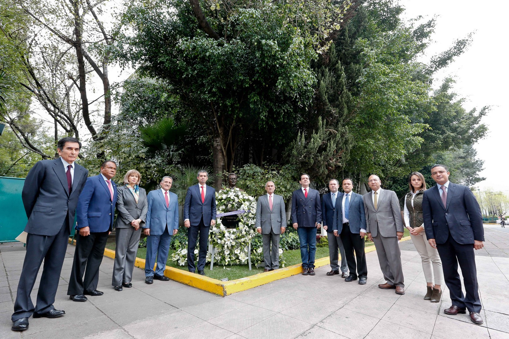 El presidente del Comité Ejecutivo Nacional del PRI, Enrique Ochoa Reza conmemora el XXII aniversario luctuoso de José Francisco Ruiz Massieu. (PRI, Archivo)