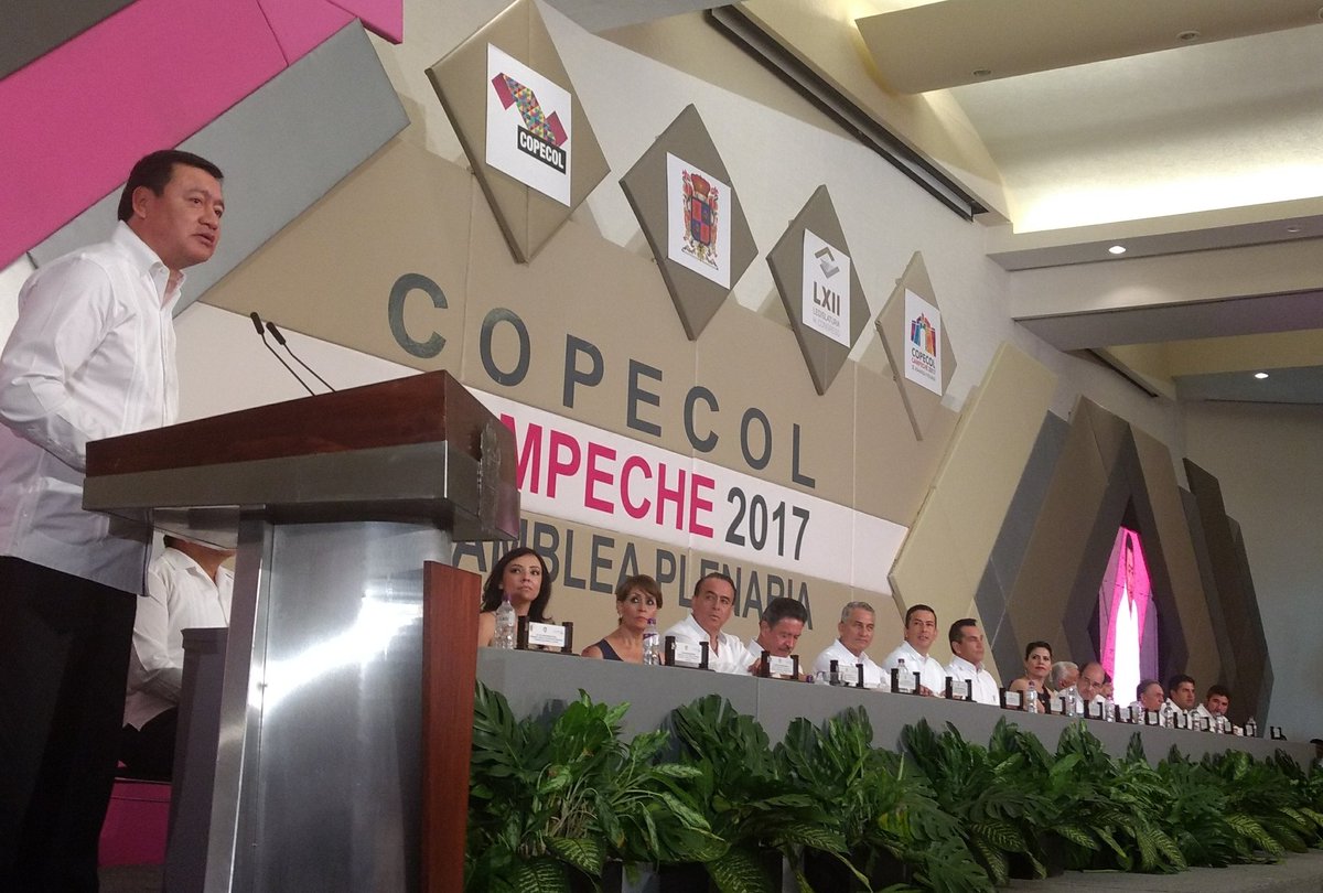 El secretario de Segob, Miguel Ángel Osorio Chong, inaugura la X Asamblea de la COPECOL. (Twitter @CopecolMx)