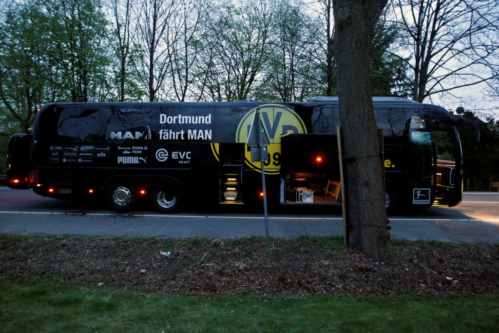 El autobús del equipo alemán Borussia Dortmund fue atacado con explosivos.