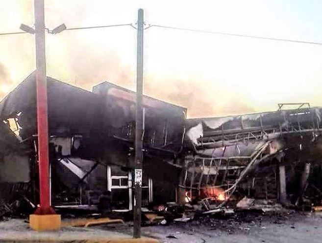 Ciudadanos reportaron en redes sociales la quema de establecimientos y vehículos en Reynosa tras el abatimiento del ‘El Toro’ y ‘Pancho Carreón’ (Twitter @tonyexpres)