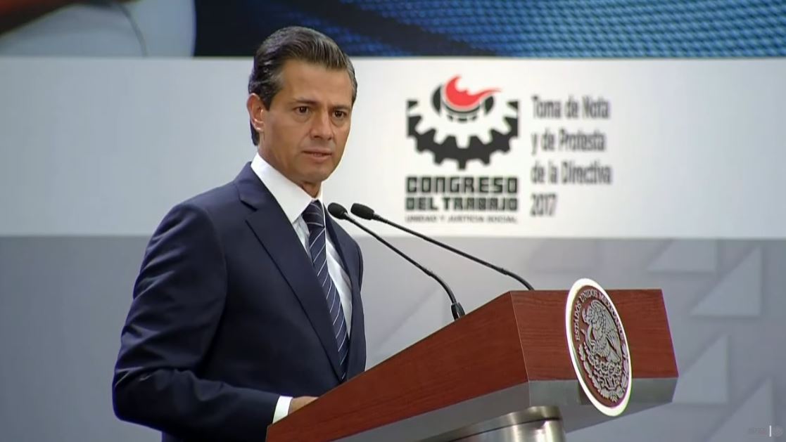El presidente Enrique Peña Nieto encabeza la ceremonia de toma de protesta del Congreso del Trabajo. (Presidencia de la República)