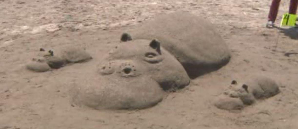 Realizan esculturas de arena en playa de Coatzacoalcos, Veracruz. (Noticieros Televisa )
