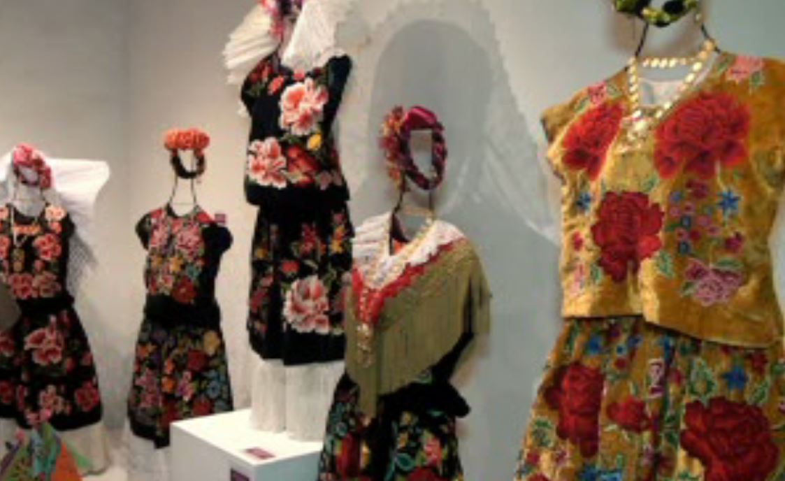 Exposición de trajes de Tehuana en Xalapa (Noticieros Televisa)